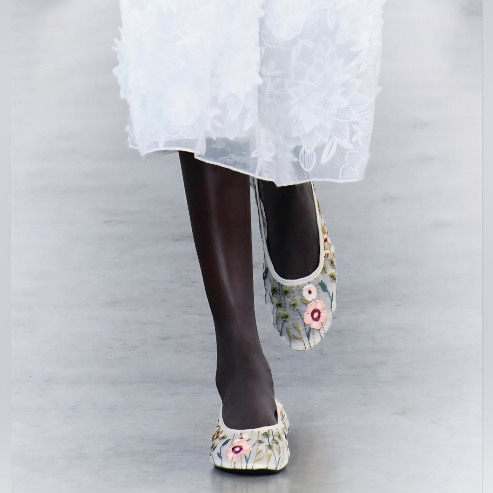 Zara Floral Embroidered Flats (SIZE 7)